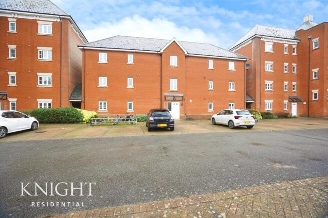 2 bed property, in Vitoria Mews, £150,000