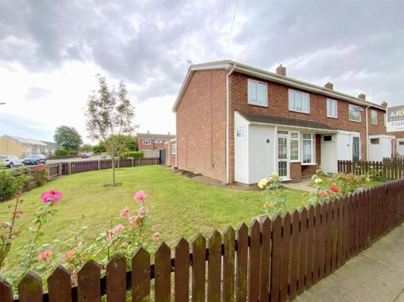 3 bed property, in Cheshire Walk, £115,000
