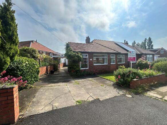 2 bed property, in Pinfold Road, £230,000