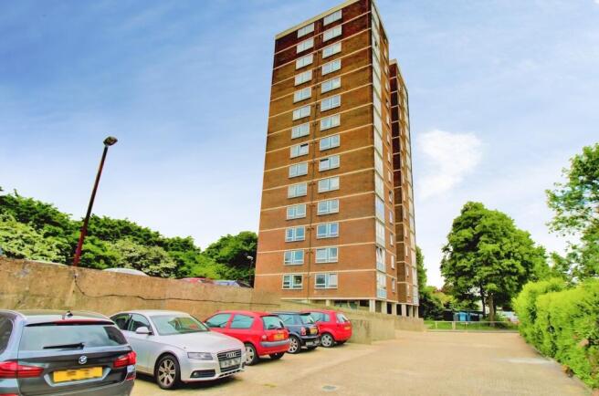 1 bed property, in Waterhouse Moor, £135,000