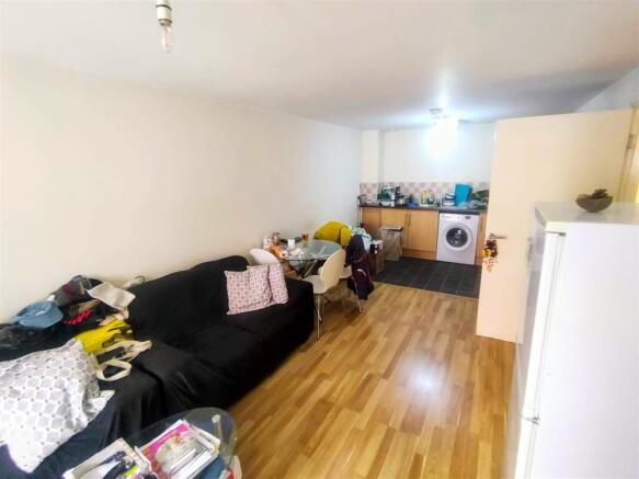 2 bed property, in Hessel Street, £120,000