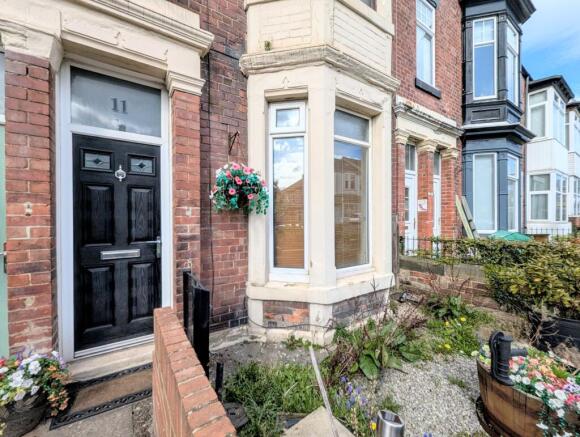 2 bed property, in Broughton Road, £75,000