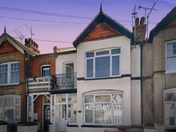 2 bed property, in Douglas Road, £220,000