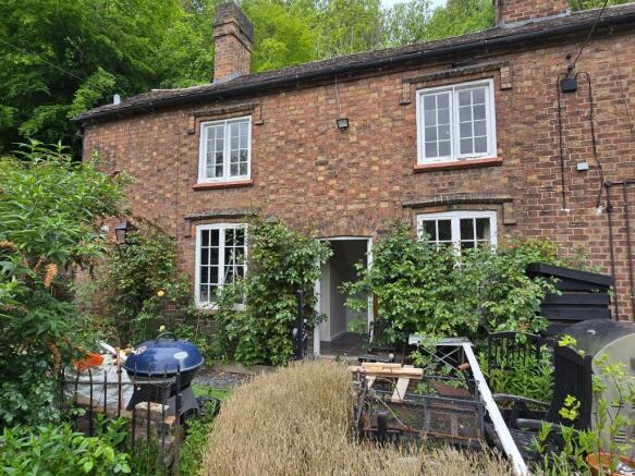 2 bed property, in Darby Road, £165,000