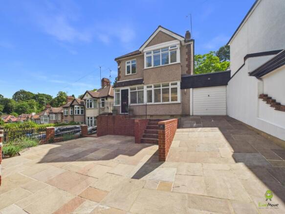 3 bed property, in New Road, £750,000