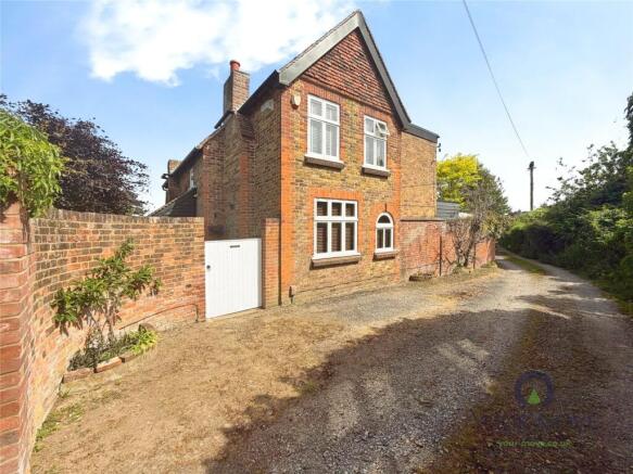 4 bed property, in Oakwood Road, £700,000