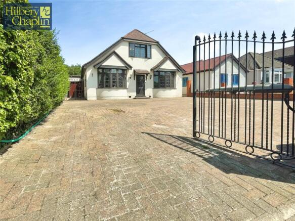 4 bed property, in Wingletye Lane, £800,000