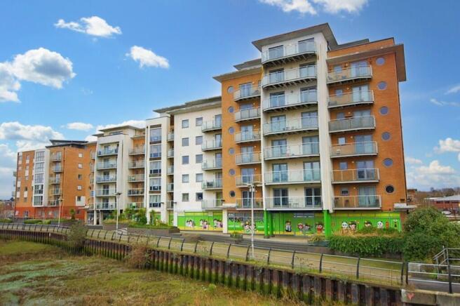 2 bed property, in Ship Wharf, £150,000