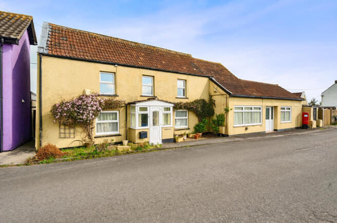4 bed property, in Old Bristol Road, £325,000