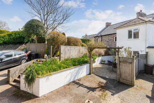 3 bed property, in Chillington, £325,000