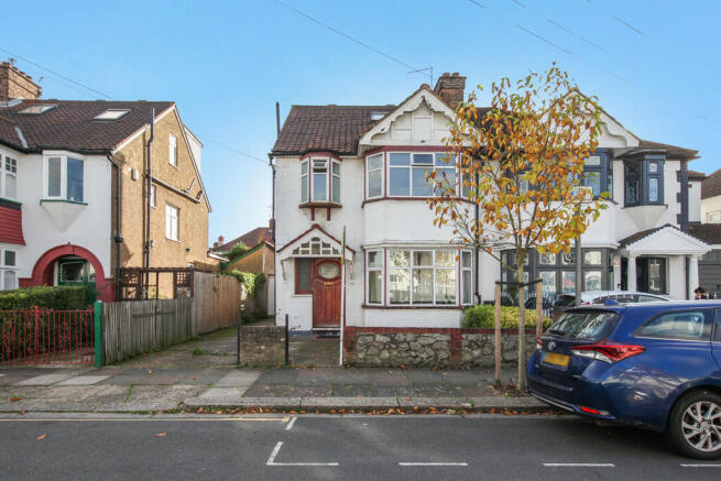 5 bed property, in Fleetwood Road, £849,950