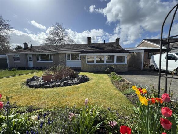 3 bed property, in Glebe Road, £235,000