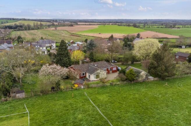 4 bed property, in The Molehole, £595,000