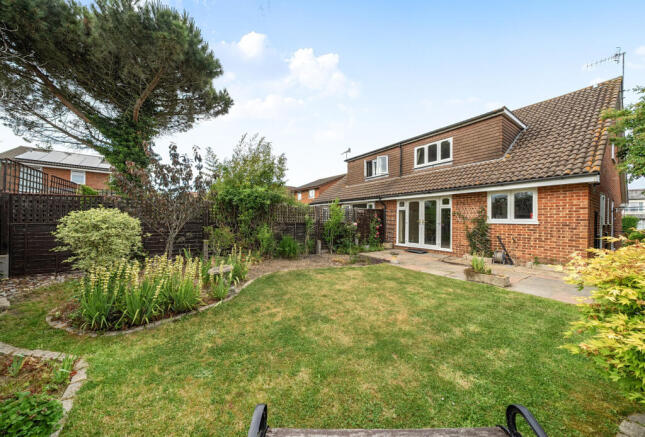 2 bed property, in Reigate Road, £500,000