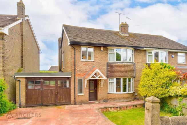 3 bed property, in Crimicar Lane, £375,000