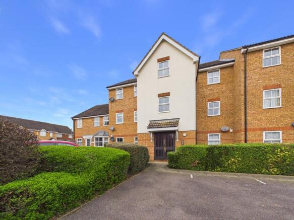 1 bed property, in Honeysuckle Close, £145,000