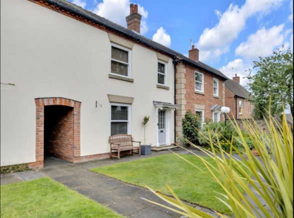 2 bed property, in Potter Street, £290,000