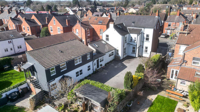 6 bed property, in Chatsworth Road, £875,000