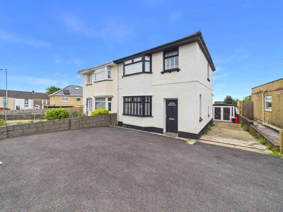 3 bed property, in Heol Gwyrosydd, £210,000