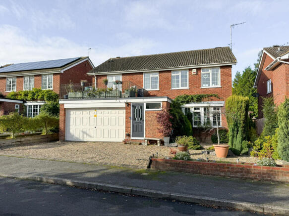 4 bed property, in Sandon Close, £850,000