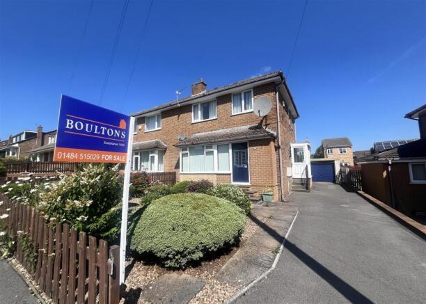 3 bed property, in Stratford Close, £285,000