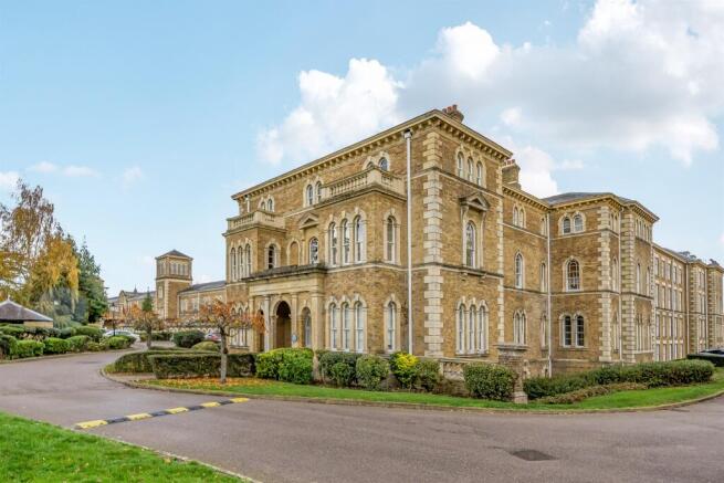 2 bed property, in Royal Drive, £400,000