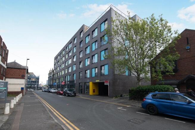 1 bed property, in Victoria Street, £90,000