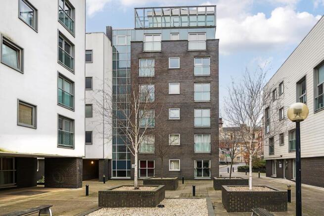 2 bed property, in 51 Greyfriars Road, £90,000