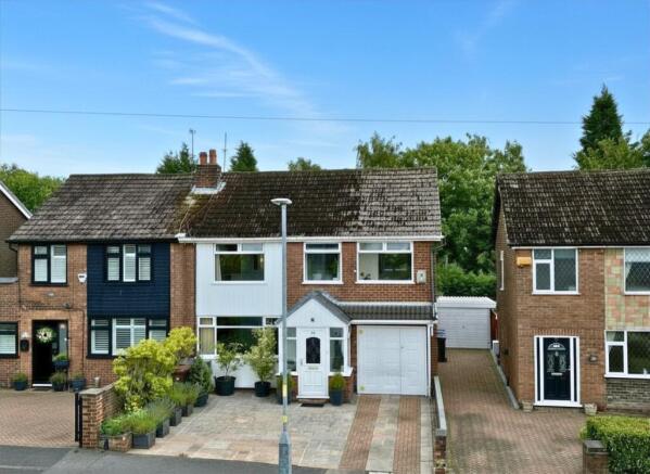 3 bed property, in Grosvenor Road, £300,000