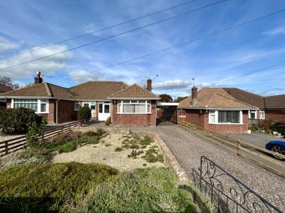 2 bed property, in Tower Road, £250,000