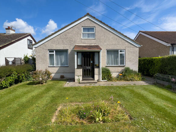 3 bed property, in Outerwyke Road, £350,000