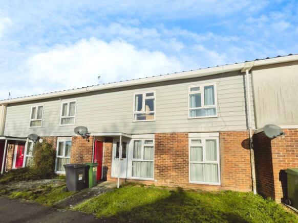 3 bed property, in Warwick Road, £290,000