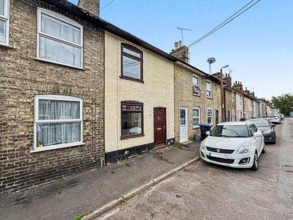 2 bed property, in Regent Street, £165,000