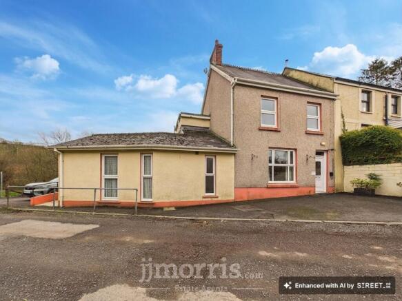 3 bed property, in Login, £249,950
