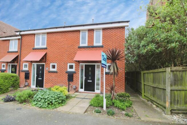 3 bed property, in Parsons Close, £160,000