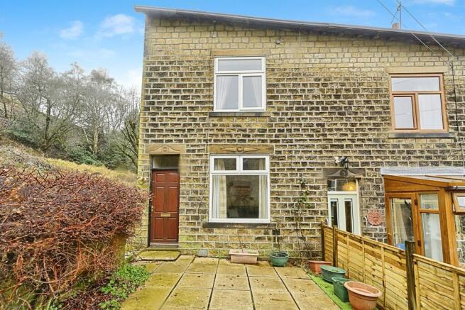 3 bed property, in Cleveley Gardens, £220,000