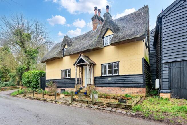 3 bed property, in Aspenden, £550,000