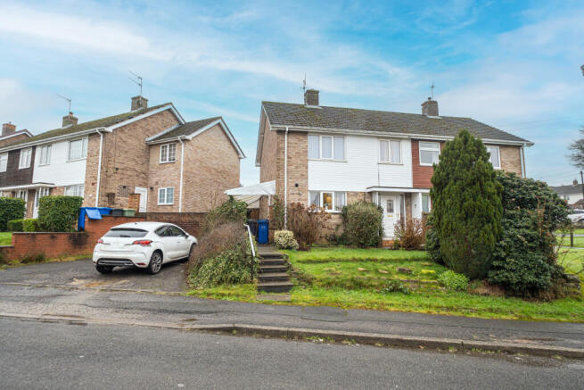 3 bed property, in Brecon Close, £210,000