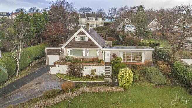 4 bed property, in Heol Glasnant, £475,000