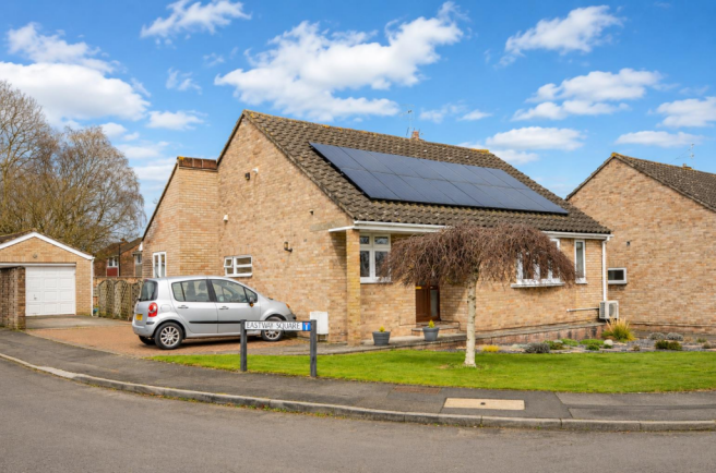 3 bed property, in Eastway, £550,000