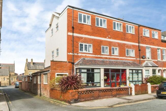 8 bed property, in St. Albans Road, £425,000