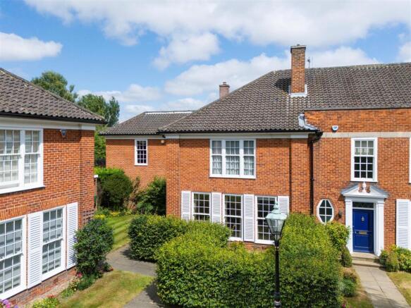 4 bed property, in Kenton Avenue, £625,000
