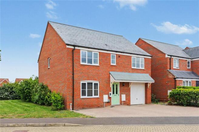 5 bed property, in Harvest Way, £375,000