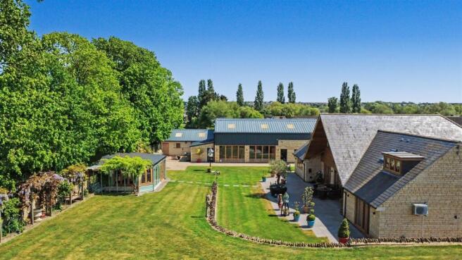 4 bed property, in Chapel Hill, £1,595,000