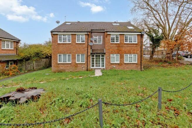 1 bed property, in St. Peter's Close, £104,000
