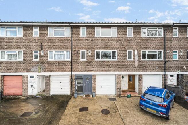 4 bed property, in Temple Way, £299,995