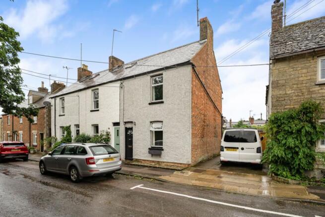 3 bed property, in Stanton Harcourt Road, £350,000