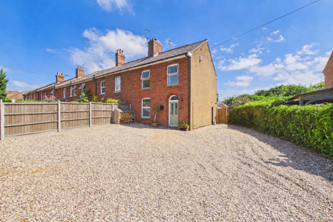 3 bed property, in Cemetery Road, £300,000