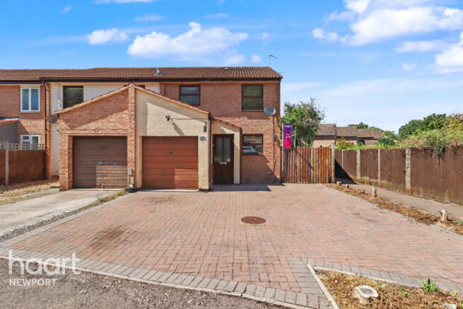 3 bed property, in Mary de Bohun Close, £260,000