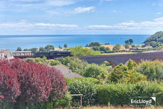 5 bed property, in Bascombe Road, £900,000